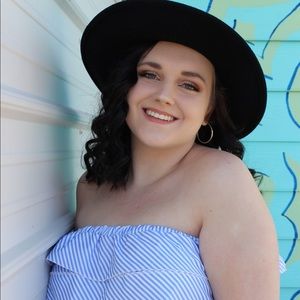 Meet your Posher, Danielle